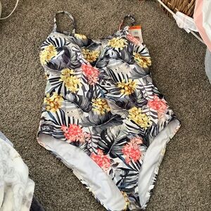Woman’s Hurley swimsuit brand new!